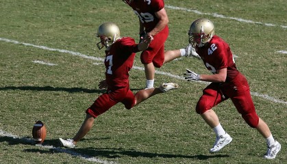 开云体育app-季后赛抢七之夜，卡瓦哈尔关键战不手软，铁血后卫如何用意志改写剧本