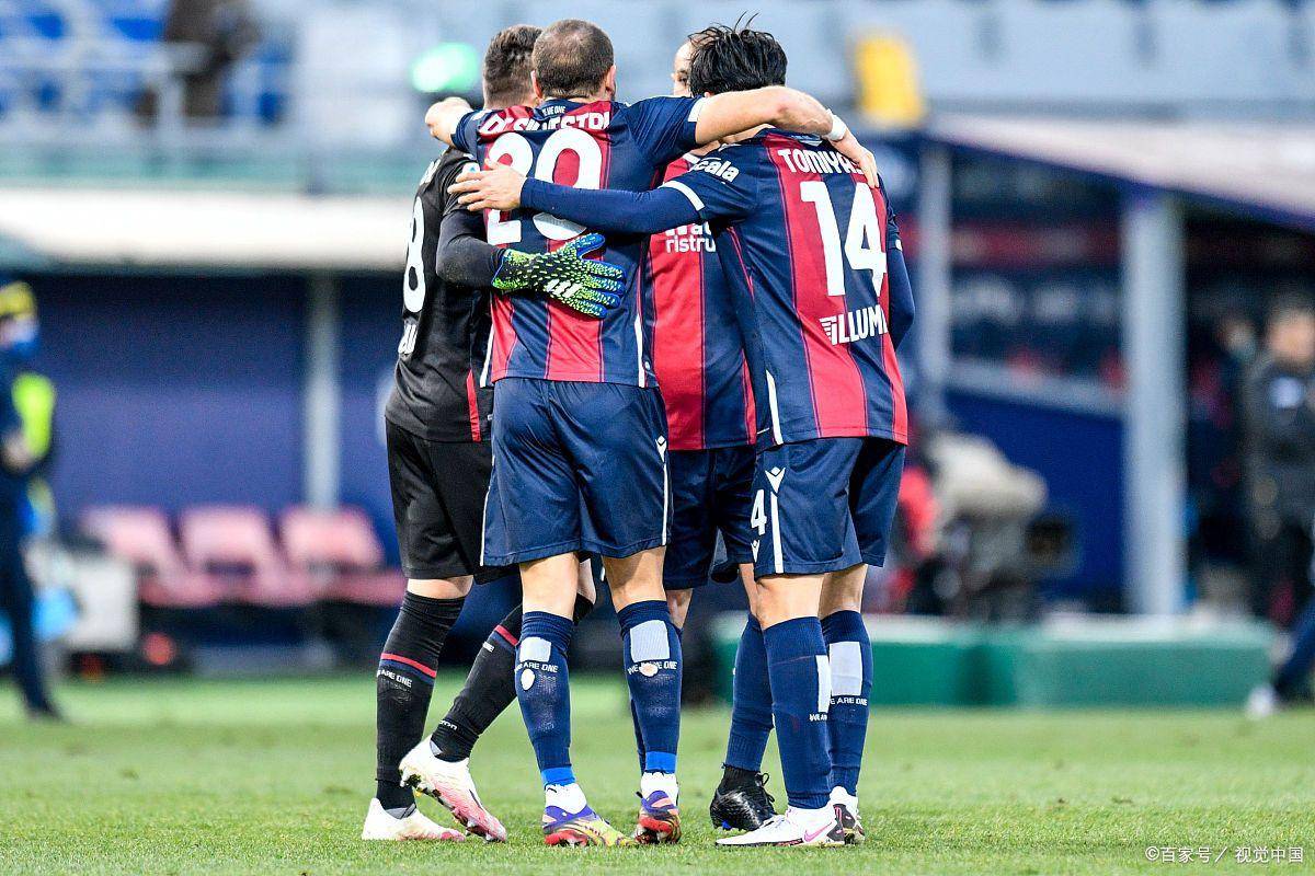 那不勒斯鏖战里昂，奥亚尔萨瓦尔扛起全队