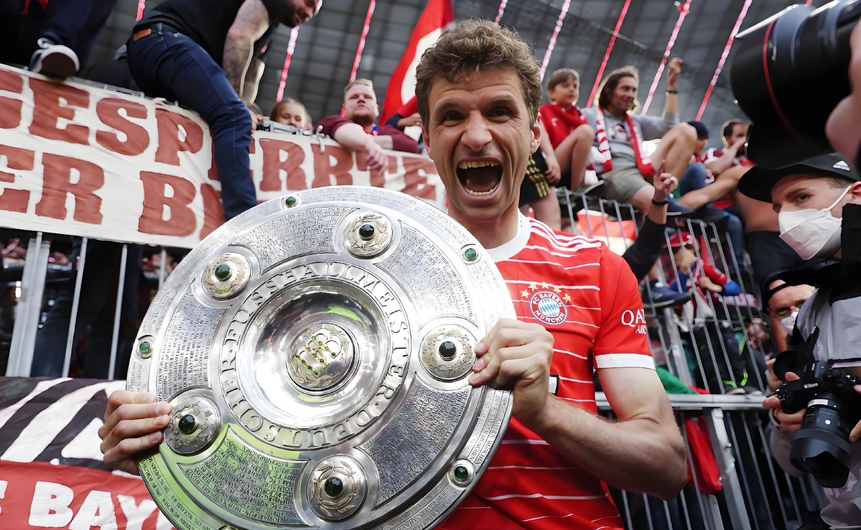 里昂逆转德国，穆勒点燃赛场